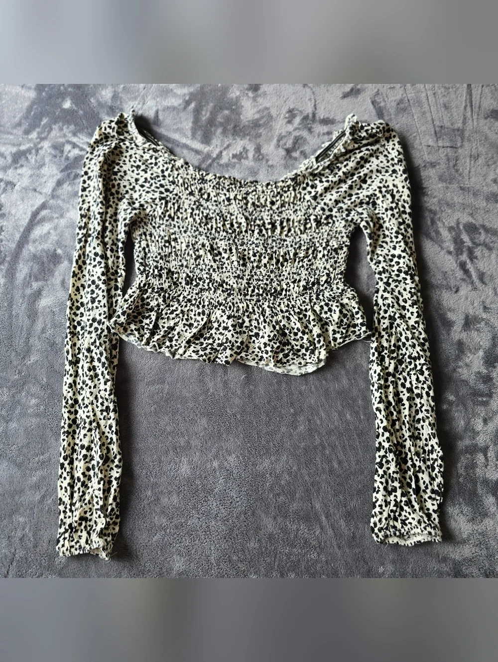 Urban Outfitters Croppee Leopard Print Smocked Top Size Medium - Picture 3 of 12